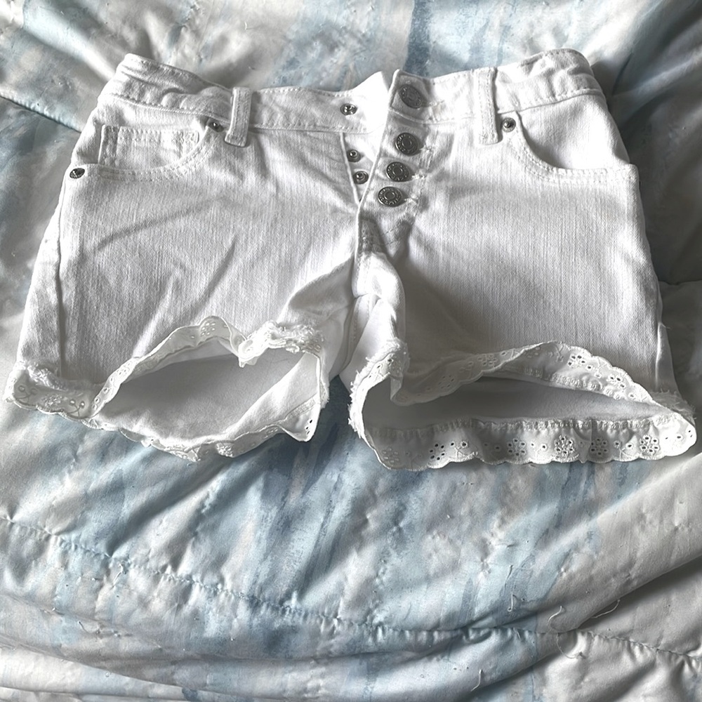 white, 7/8, high-waisted, good quality shorts